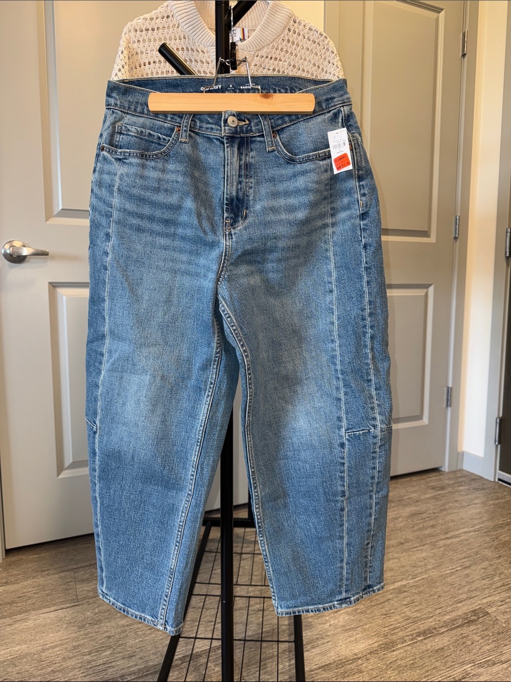 Old Navy Barrel Leg Cropped Ankle Jeans